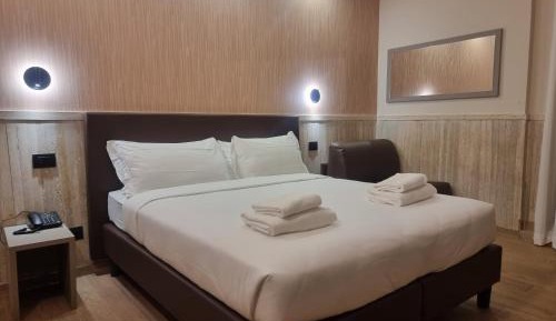 Superior Deluxe Double or Twin Room 
