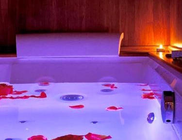 King Suite with Spa Bath