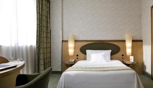 Standard Double Room with one Queen Bed
