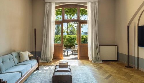 Deluxe Suite with Patio