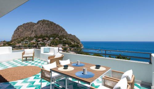 Two-Bedroom Apartment with Terrace and Sea View