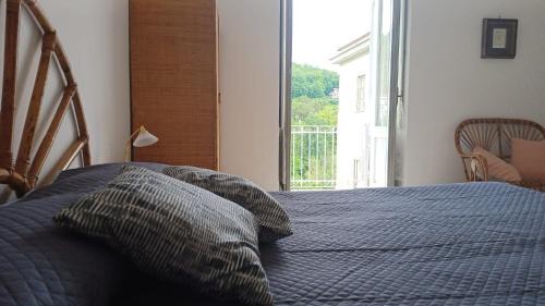 Apartment with Mountain View