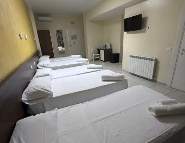Quintuple Room