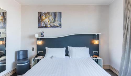 Junior King Suite with Terrace and City View