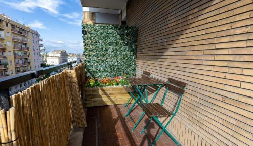 Apartment with Balcony - Separate Building