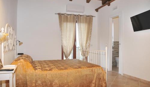 Standard Triple Room with Sea View