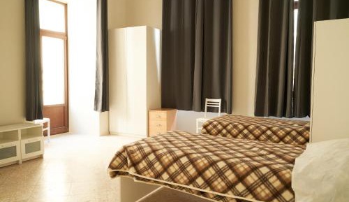 Single Bed in Mixed Dormitory Room