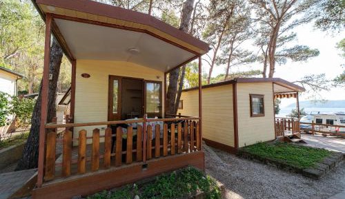Bungalow with Garden View