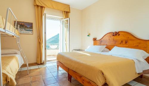 Double or Twin Room with Sea View