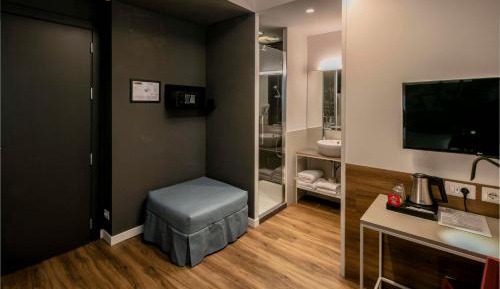 Superior King Room with Sofa Bed - Non-Smoking