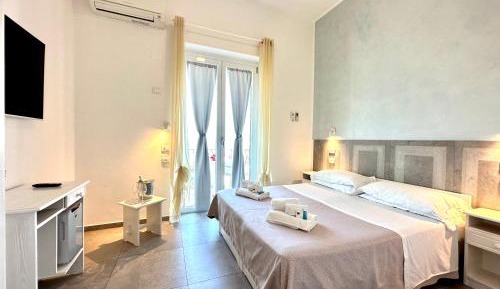 Deluxe Double Room with Balcony and Sea View