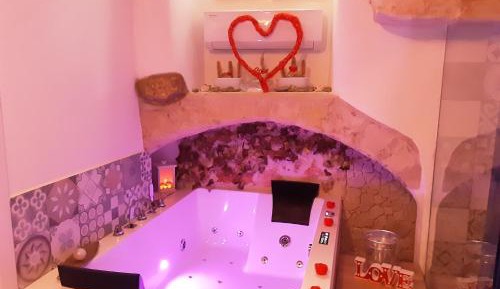 Deluxe Suite with Spa Bath