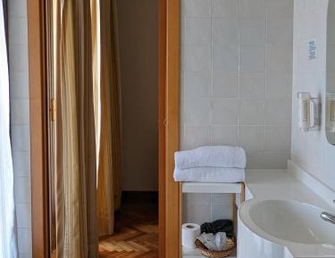 Standard Single Room with Shower