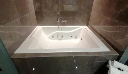 Suite with Spa Bath