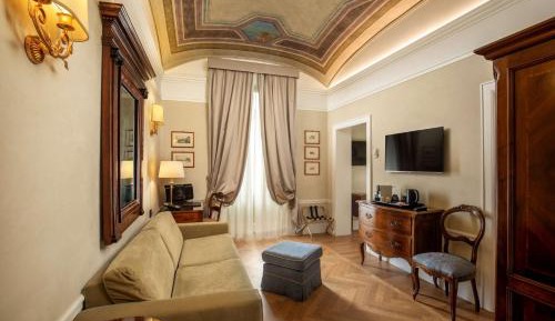 Junior King Suite - Non-Smoking