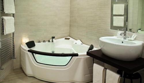 Suite with Spa Bath