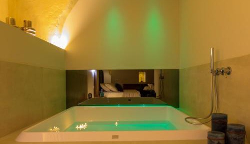Queen Room with Spa Bath