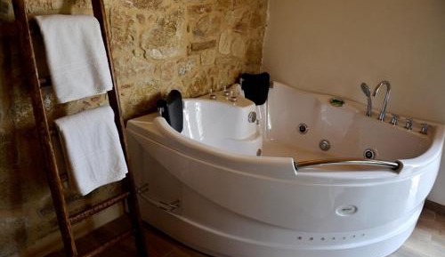 Deluxe Suite with Spa Bath