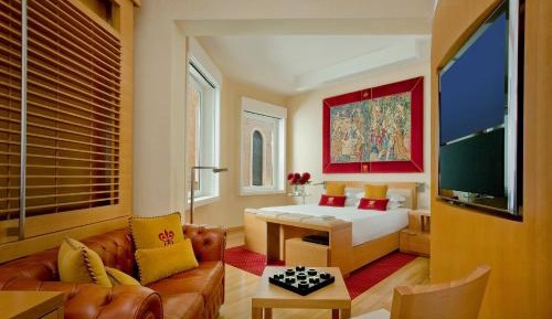 Richard Meier Executive Suite