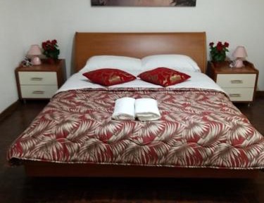 Basic Triple Room with Shared Bathroom