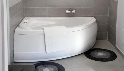 King Room with Spa Bath