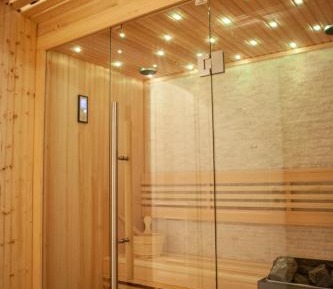 Deluxe Suite with Sauna Access