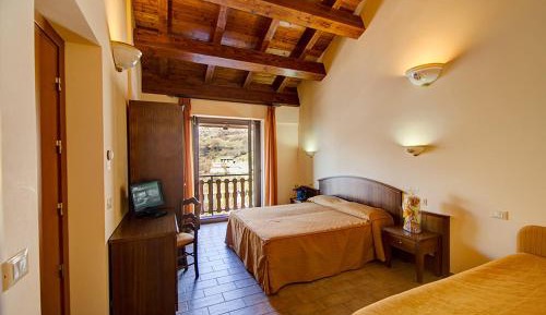Deluxe Double or Twin Room with Mountain View