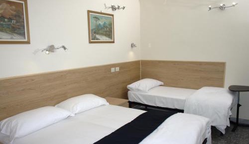 Quadruple Room with Private Bathroom