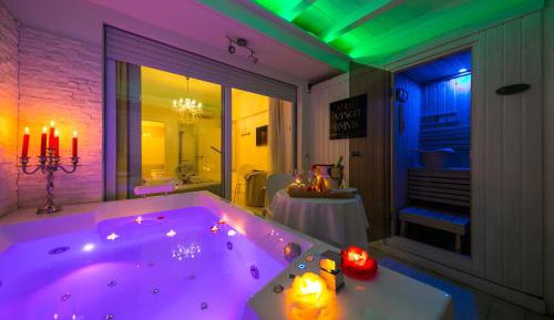 Suite with private Spa Bath and Sauna