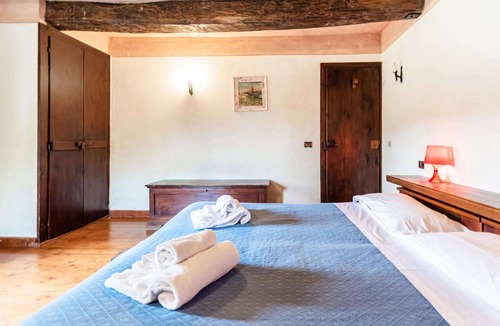 Assisi Cottage | Apartment With Swimming Pool Near the Forest