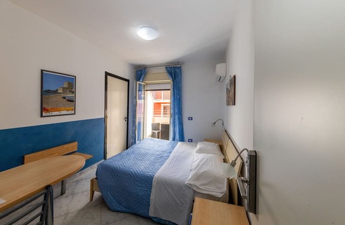 Pozzallo Bed & Breakfast | Bed and Breakfast Brezza Marina e Ristorante Shoreline