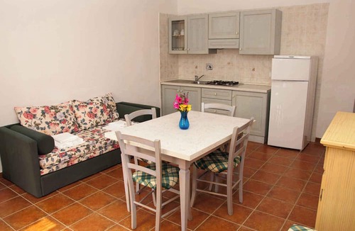 Follonica Apartment | Holiday apartment with pool and sun loungers