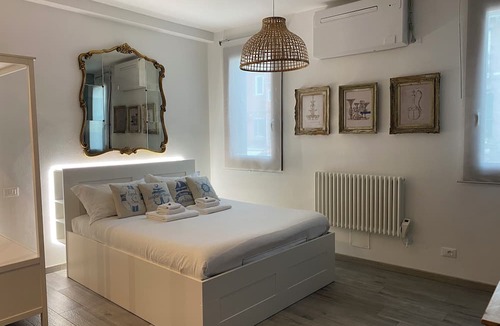 Longa Apartment | Vetrai House - Overlook Canal in Murano - Venice
