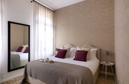 San Marco Apartment | Contemporary apartment with Canal View near San Marco