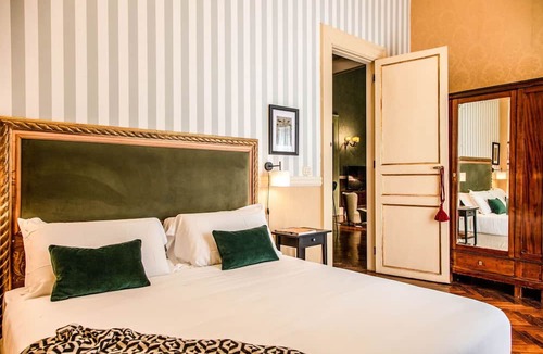 Naples City Centre Apartment | TLS - Luxury Suite Courts