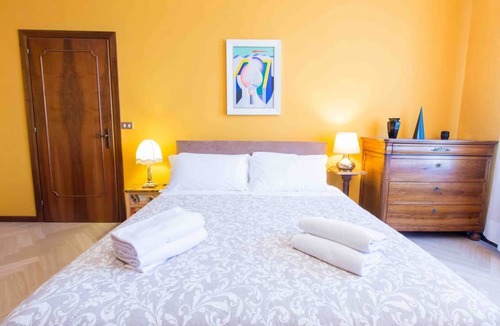 Cannaregio Apartment | Art Painting canal view apartment