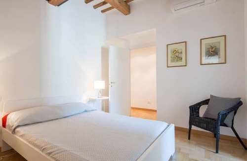 Rione II Trevi Apartment | Trevi Fountain Luxury Apartment