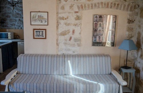 Spigno Saturnia Apartment | Country House in the Countryside with a Pool and a View 2