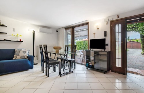 Spinea Apartment | Apartment 'Il Gelsomino' with Shared Terrace, Wi-Fi and Air Conditioning