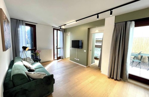 City Center Padova Apartment | Design and comfort with Private Patio, steps from the Basilica of Saint Anthony.