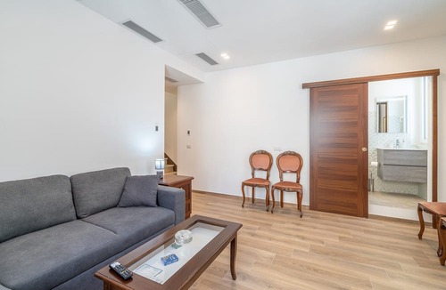 Ragusa Apartment | Apartment 'Ognissanti' with Private Terrace, Wi-Fi and Air Conditioning