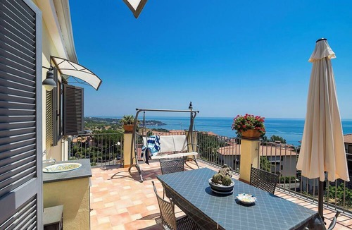 Aci Trezza Apartment | Exceptionally panoramic apartment-suite