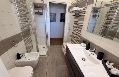 Pomigliano D'arco Apartment | Lo Snodo Apartments cucina e parcheggio