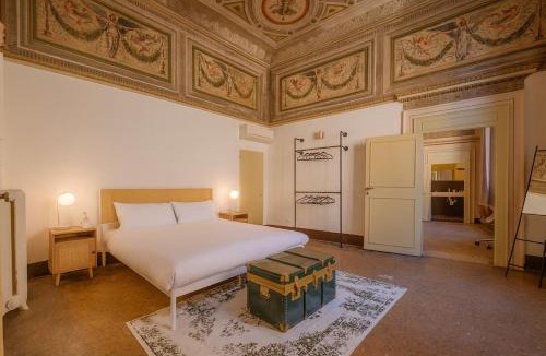 Historic Center Apartment | Luxury Historic Frescoed Noble Floor in Central Bologna