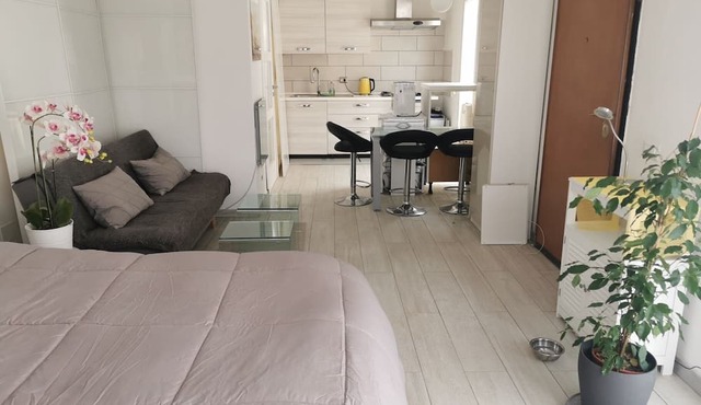Apartment - Sleeps 2 - Parking - 5min To La Frasca