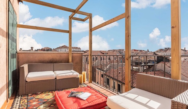 Distinctive Penthouse with Elevator Terrace and View