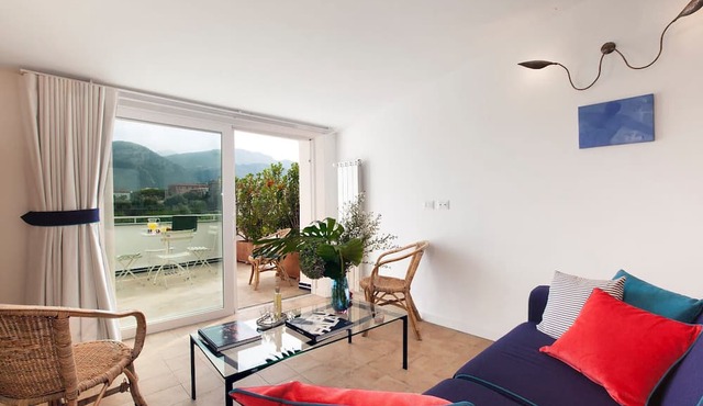 AMORE RENTALS - Casa Iommart with Private Terrace, Air Conditioning and Internet Wi-Fi