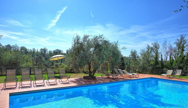 Cosy apartment for 4 people with WIFI, pool, TV, pets allowed and panoramic view, close to Flore.