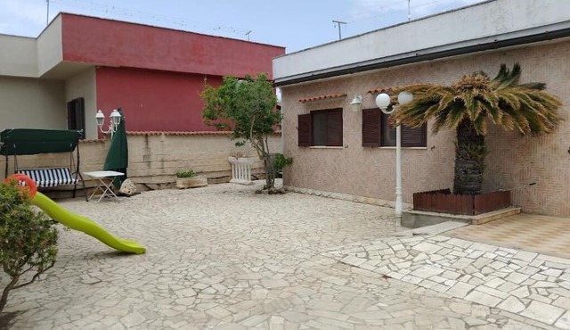 La Casina, just a short walk from the sea